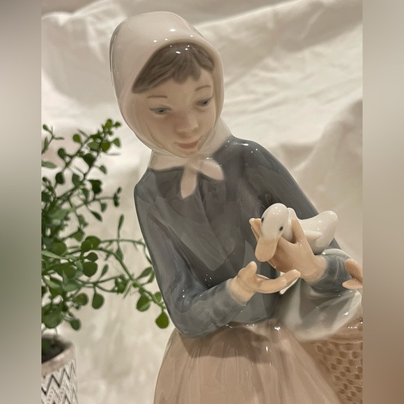 Retired Lladró “Shepherdess with Ducks”Porcelain Figurine. Shepherd Collection. - Picture 4 of 12